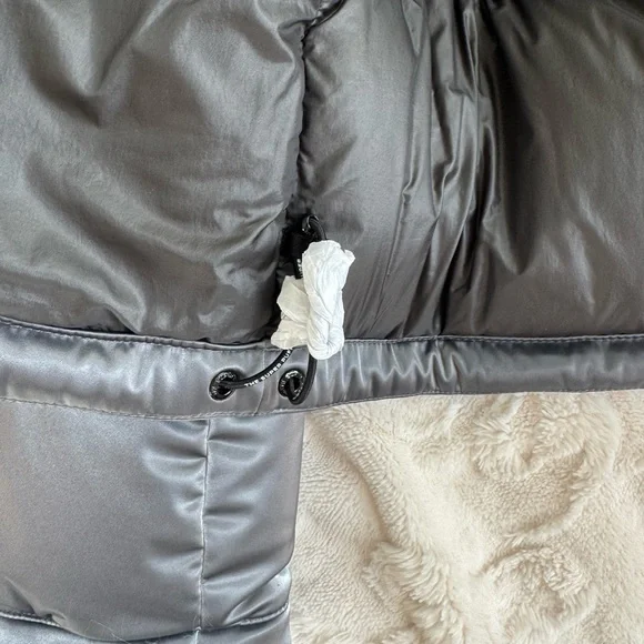 BNWOT Aritzia Super Puff Liquid Shine - Picture 7 of 8